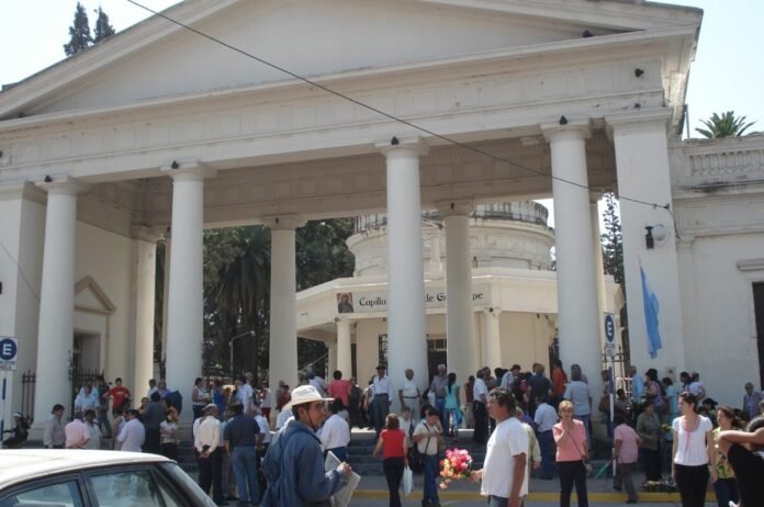 Las tres necrópolis del Municipio de San Miguel de Tucumán tendrán un horario especial y ofrecerán misas, para que los vecinos honren a sus seres queridos.