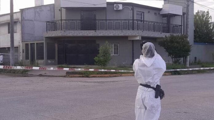 Los jóvenes fueron entregados por su padre en la comisaría de Concepción, al verse acorralados por los investigadores.