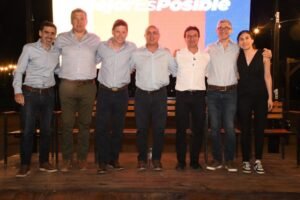 Los radicales de Yerba Buena con Macchiarola al frente junto a Roberto Sánchez, que fue vapuleado.