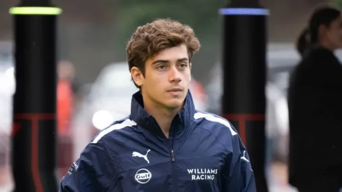 Franco Colapinto con la pilcha de Williams, el equipo que le dio la primera oportunidad y ahora celebra su confirmación en Alpine para el año 2026.