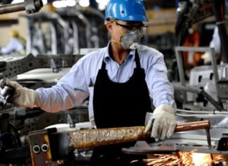 La producción nacional de las pymes industriales cayó casi 12%.
