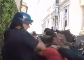 La Policía Federal agredió y detuvo a un camarógrafo de A24