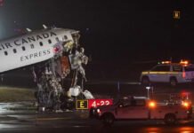 Nueva York: un avión chocó contra un camión de bomberos