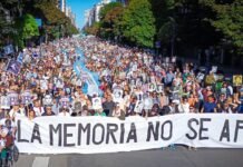 Multitudinaria la marcha en plaza de mayo, 50 años del golpe militar