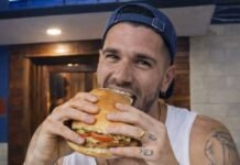 El sorprendente gesto de De Paul con un repartidor