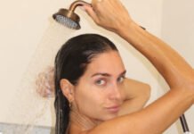 Zaira Nara posó sin ropa desde la ducha por un canje de griferías