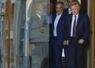 Llaryora se hartó de cubrir a Milei por el abandono del Pami.