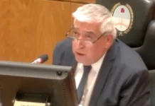 ¿Al geriátrico?: El divague del legislador Roque Álvarez en plena sesión.