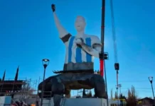 Inauguraron una estatua de Messi de 26 metros, la más alta del mundo.