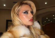 Marta Fort se robó las miradas como host de la serie de Moria Casán.