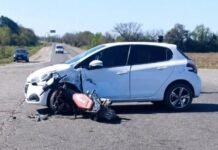 Una mujer murió tras chocar en moto contra un auto en el sur de Tucumán.