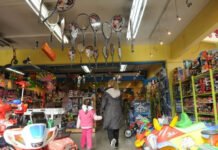 «Día del Niño»: Milei firmó el decreto que recupera la denominación tradicional.