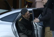 Docentes de las Fuerzas Armadas se endeudan para sobrevivir.