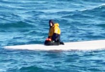 Un chico de 15 años sobrevivió tres días sobre un bote en el mar.