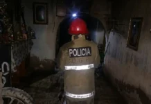 Un voraz incendio arrasó con gran parte de una casa en Villa Alem.