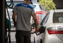 Desde hoy YPF aumentará el precio de sus combustibles.