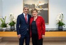 FMI: el gobierno debe pagar US$800 millones y busca más.