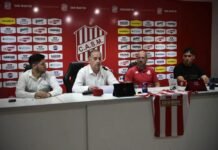 Alejandro Orfila seguirá como técnico de San Martín de Tucumán.