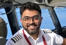 Quién es Smit Machchhar, el piloto apuñalado durante un vuelo.