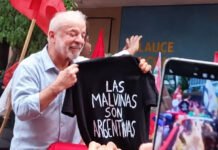 Lula mostró una remera con la frase “Las Malvinas son argentinas”
