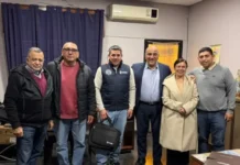 Manzur recibió a representantes de los trabajadores de Topper.