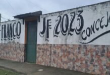 Cada cuatro años aparece un concejal.