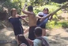 Mujer confrontó a su pareja y a la amante dentro del agua. (video).