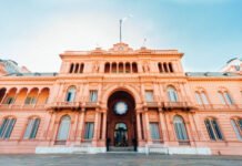 El Gobierno apelará la multa por incumplir la Ley de Financiamiento Universitario.