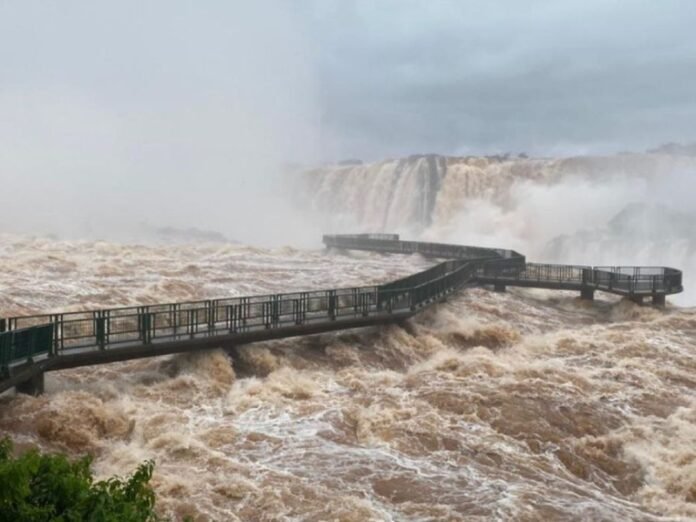 cataratas-del-iguazu-desbordadas-1435999