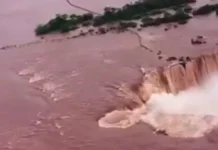 Cataratas del Iguazú: cerraron los paseos del lado argentino y brasileño por la crecida del río.